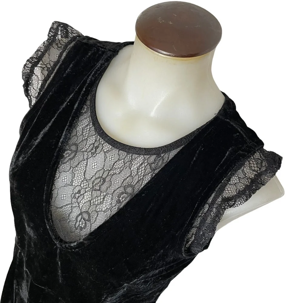 Black Velour And Lace Dress - Picture 4 of 8